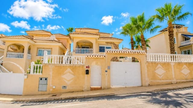5 soveværelse Villa til salg i Villamartin, Orihuela med swimmingpool garage - € 425.000 (Ref: 10023055)