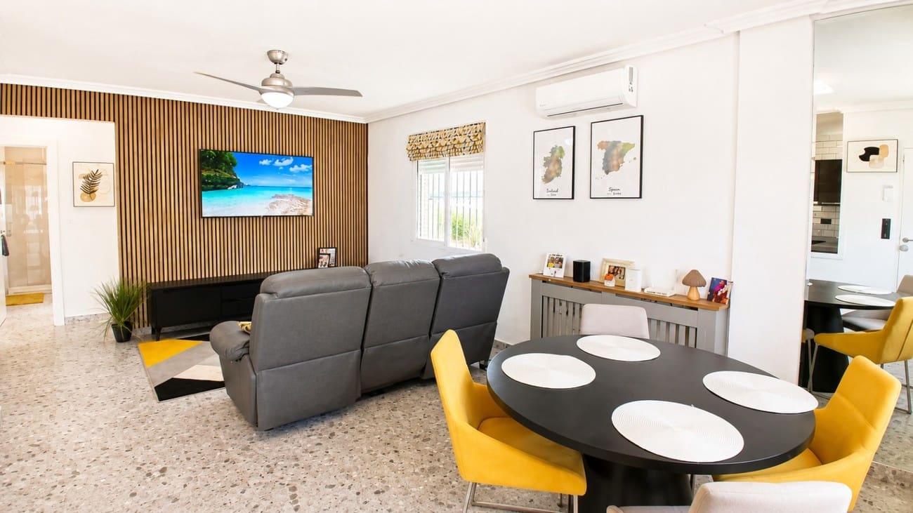 5 soveværelse Villa til salg i Villamartin med swimmingpool garage - € 425.000 (Ref: 10023055)