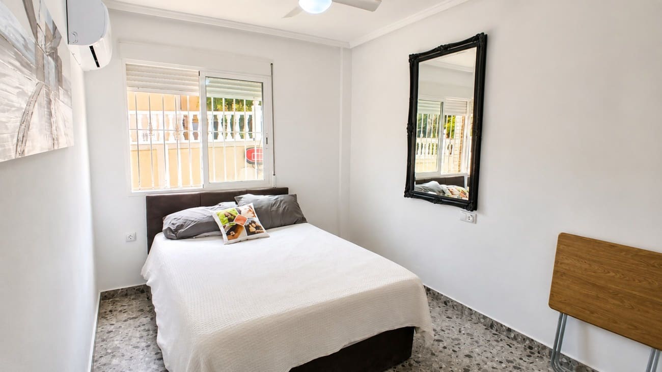 5 soveværelse Villa til salg i Villamartin med swimmingpool garage - € 425.000 (Ref: 10023055)
