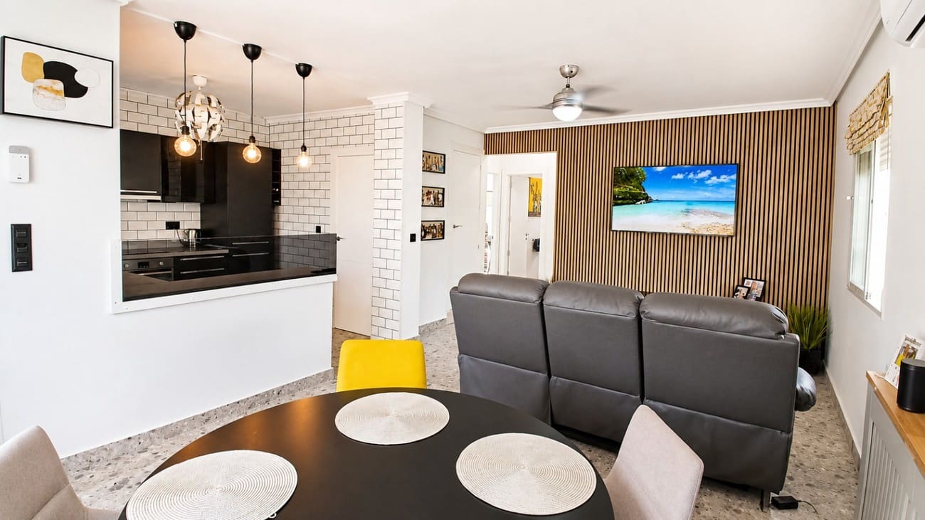 5 soveværelse Villa til salg i Villamartin med swimmingpool garage - € 425.000 (Ref: 10023055)