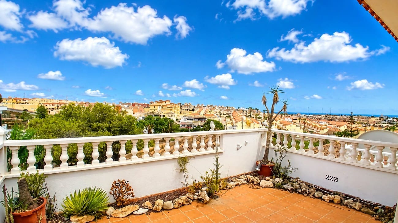 5 soveværelse Villa til salg i Villamartin med swimmingpool garage - € 425.000 (Ref: 10023055)