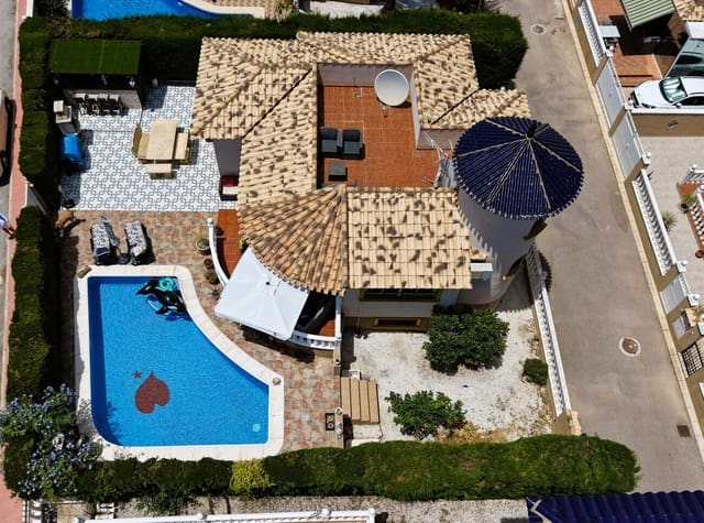 4 bedroom Villa for sale in Lomas de Cabo Roig - Los Dolses, Orihuela with pool garage - € 389,995 (Ref: 10024825)