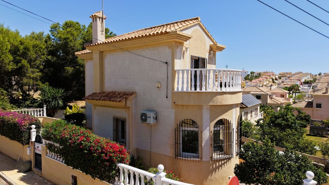 3 slaapkamer Villa te koop in Orihuela Costa met zwembad garage - € 425.000 (Ref: 10024826)