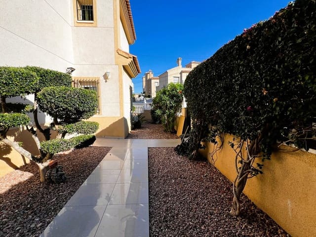 3 slaapkamer Villa te koop in Lomas de Cabo Roig - Los Dolses, Orihuela met zwembad garage - € 425.000 (Ref: 10024826)