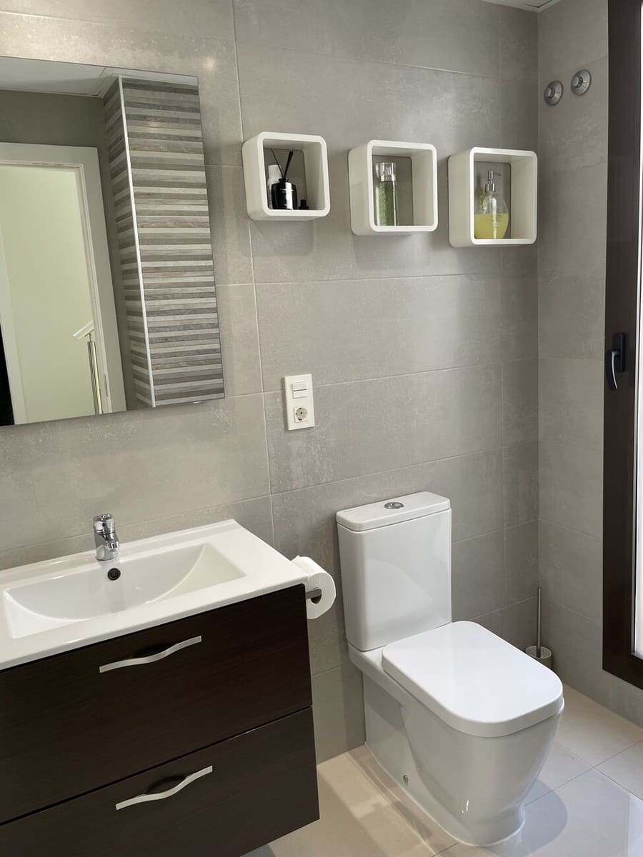 2 chambre Villa/Maison Semi-Mitoyenne à vendre à Villamartin avec piscine garage - 284 000 € (Ref: 10024828)
