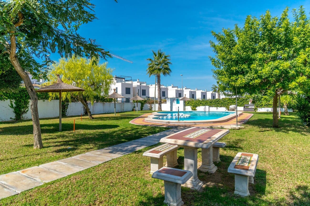 2 chambre Villa/Maison Semi-Mitoyenne à vendre à Villamartin avec piscine garage - 284 000 € (Ref: 10024828)