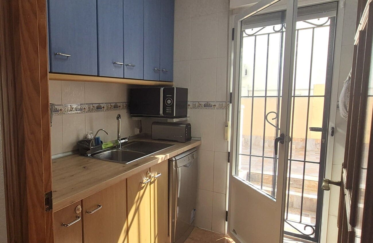 6 slaapkamer Halfvrijstaande villa te koop in Los Altos met zwembad garage - € 279.900 (Ref: 10024829)
