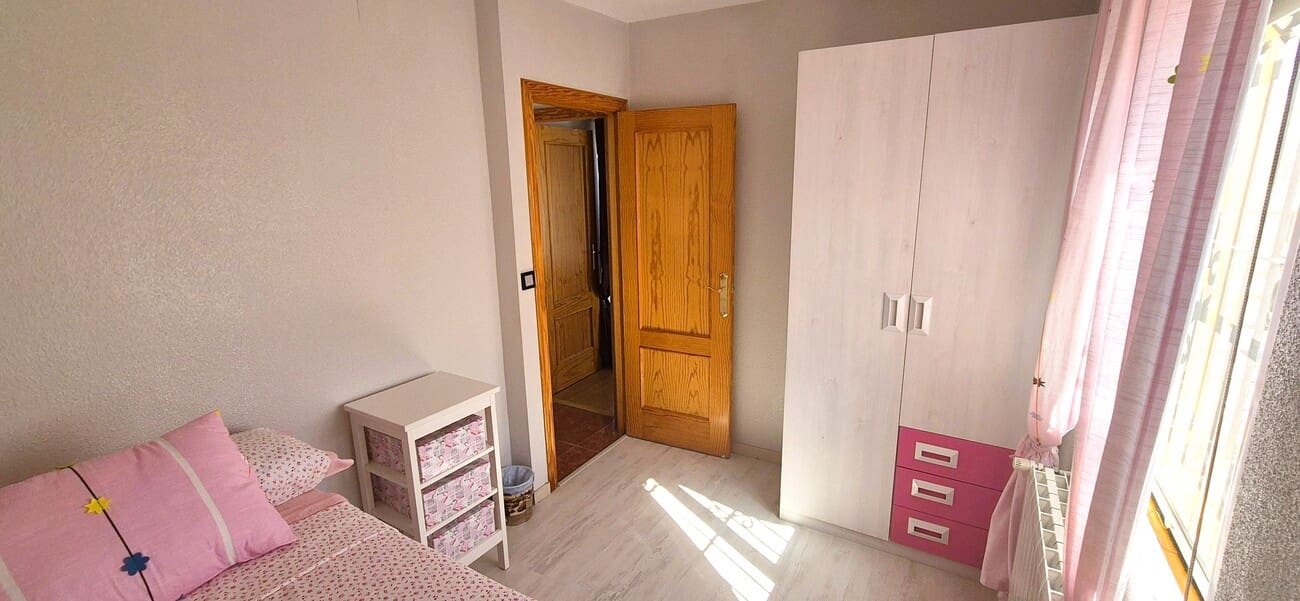 6 slaapkamer Halfvrijstaande villa te koop in Los Altos met zwembad garage - € 279.900 (Ref: 10024829)
