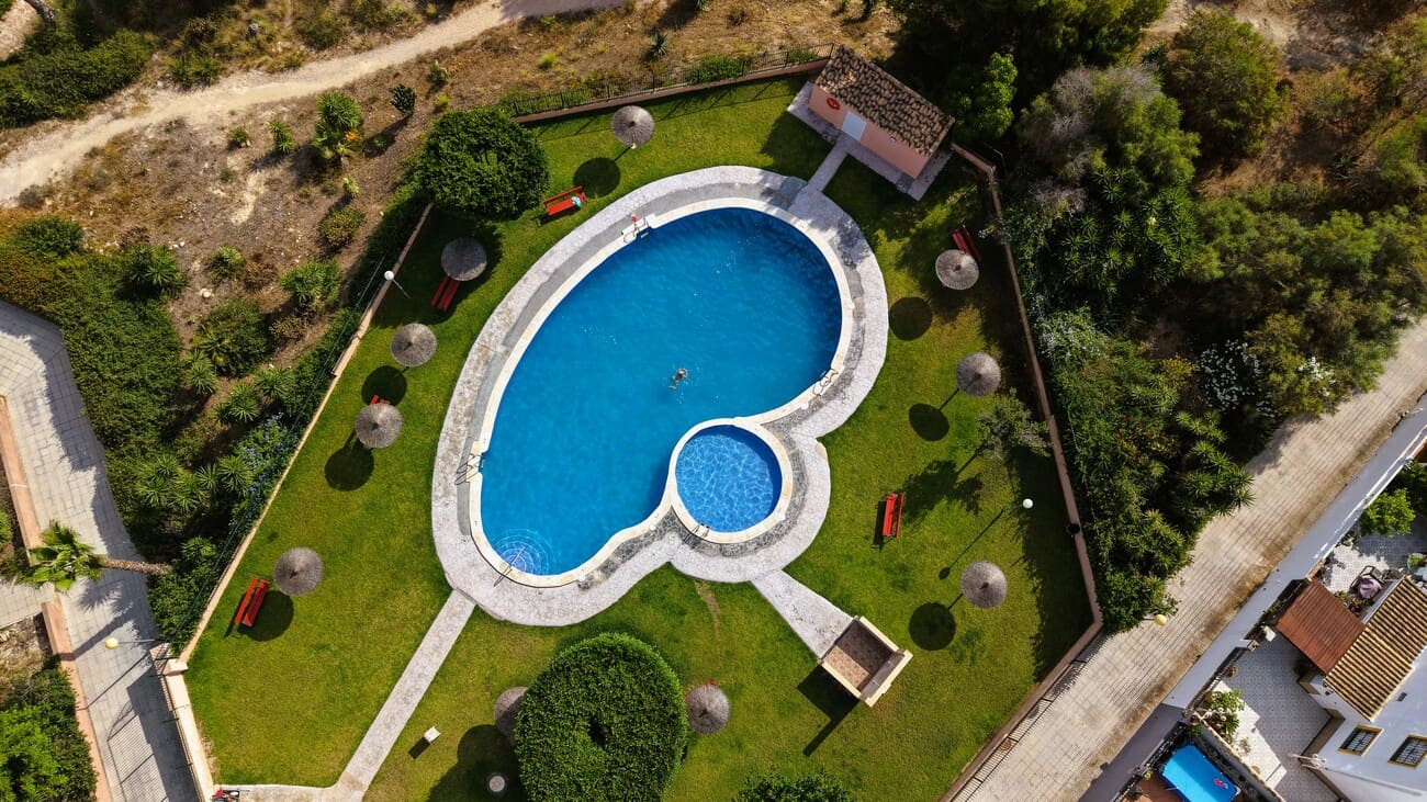 6 slaapkamer Halfvrijstaande villa te koop in Los Altos met zwembad garage - € 279.900 (Ref: 10024829)