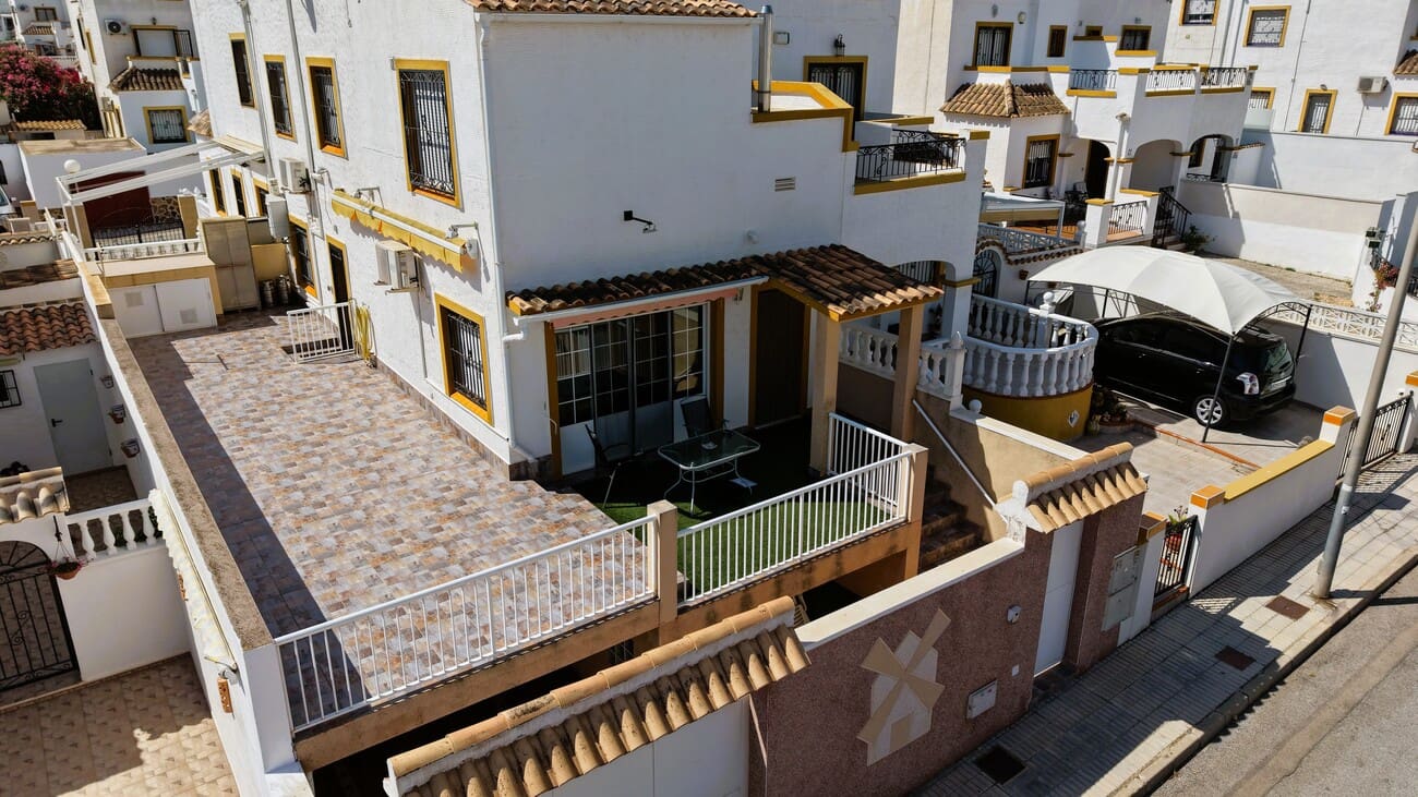 6 slaapkamer Halfvrijstaande villa te koop in Los Altos met zwembad garage - € 279.900 (Ref: 10024829)