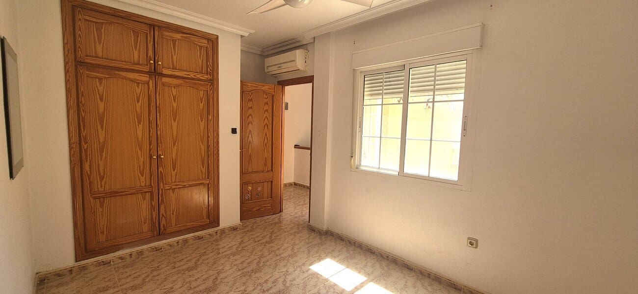 3 slaapkamer Halfvrijstaande villa te koop in Orihuela Costa met zwembad - € 210.000 (Ref: 10024831)
