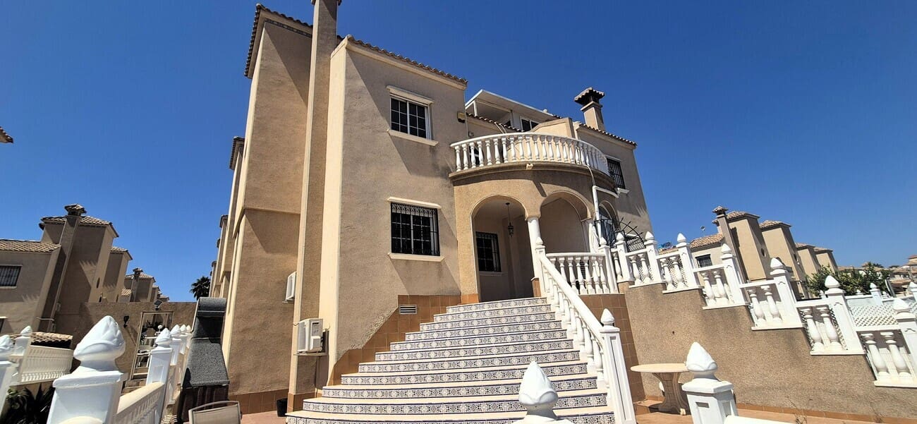 3 slaapkamer Halfvrijstaande villa te koop in Orihuela Costa met zwembad - € 210.000 (Ref: 10024831)