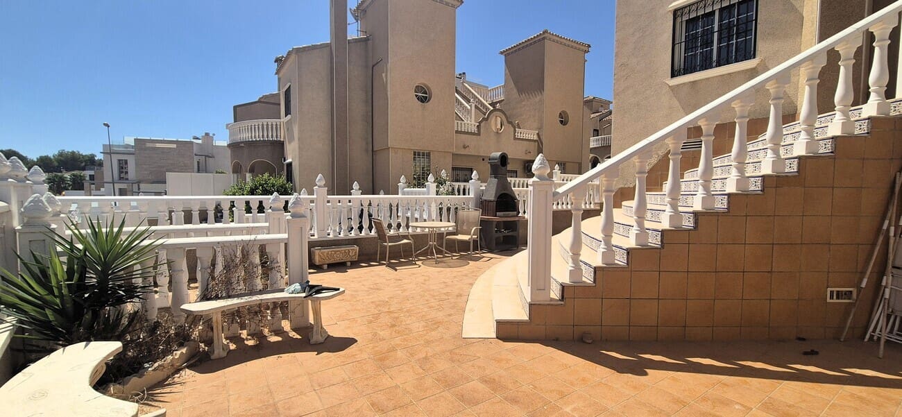 3 slaapkamer Halfvrijstaande villa te koop in Orihuela Costa met zwembad - € 210.000 (Ref: 10024831)