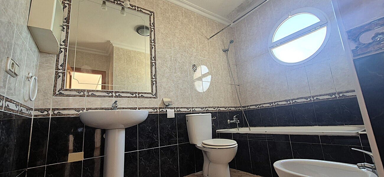 3 slaapkamer Halfvrijstaande villa te koop in Orihuela Costa met zwembad - € 210.000 (Ref: 10024831)