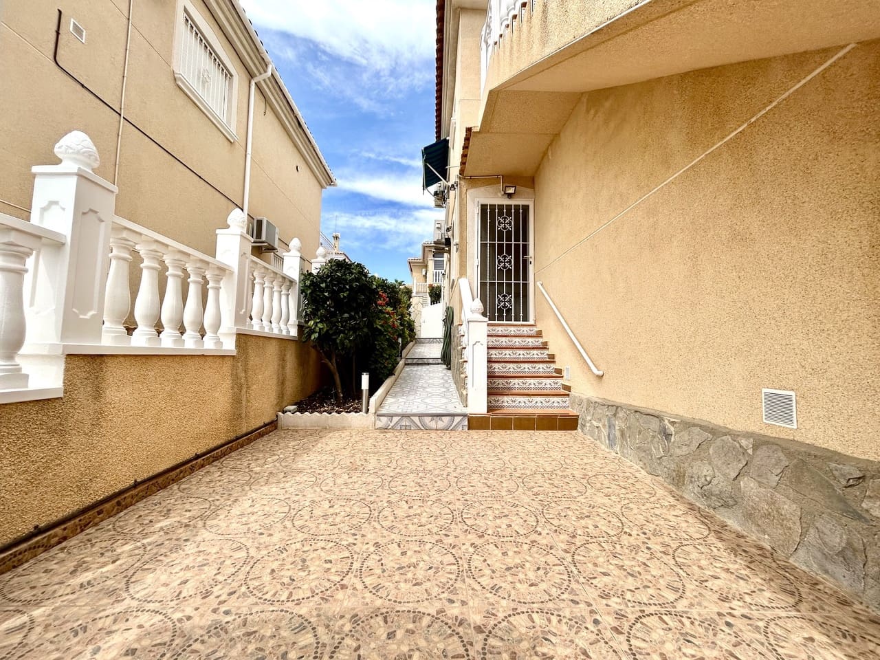 5 Zimmer Villa zu verkaufen in Villamartin mit Pool Garage - 269.000 € (Ref: 10071020)