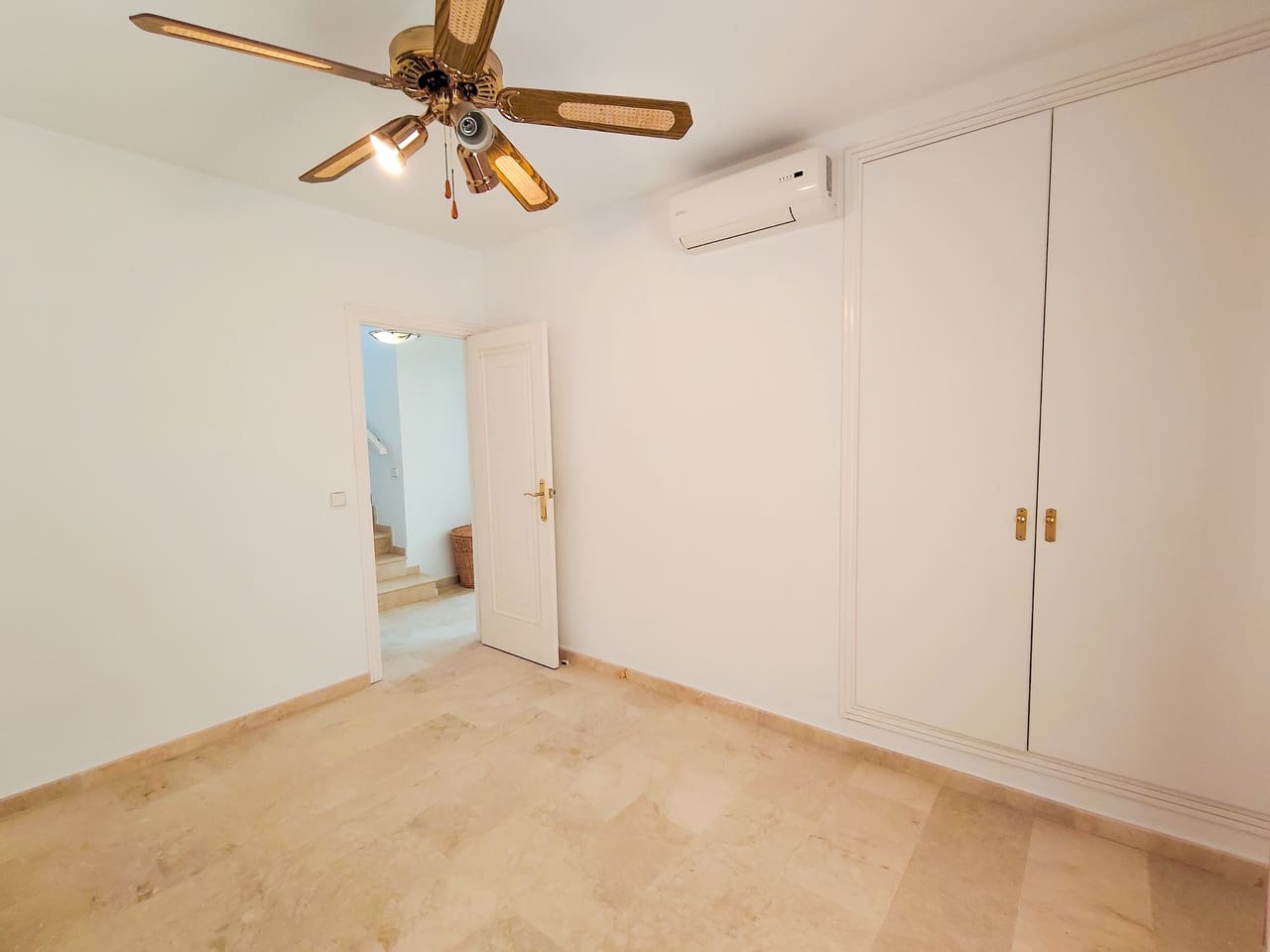 3 quarto Moradia para venda em Villamartin com piscina garagem - 430 000 € (Ref: 10089921)