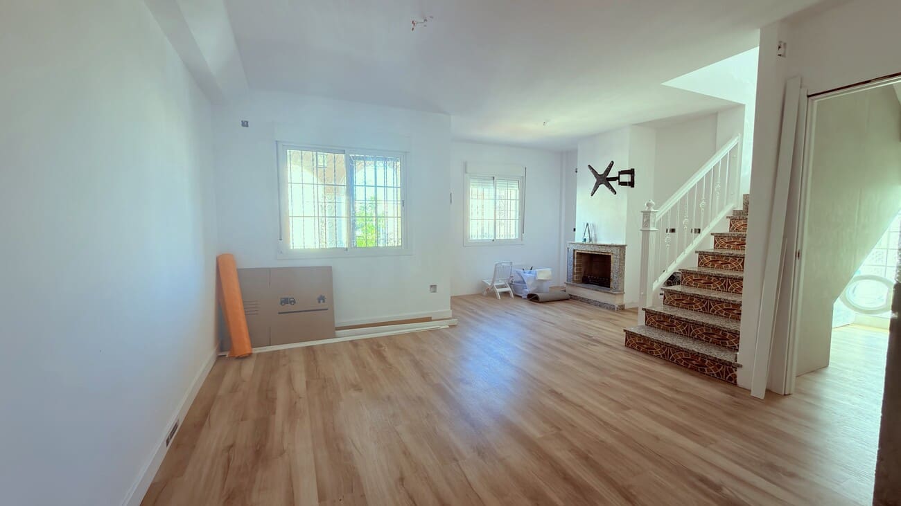 3 bedroom Semi-detached Villa for sale in Villamartin with pool garage - € 235,000 (Ref: 10106476)