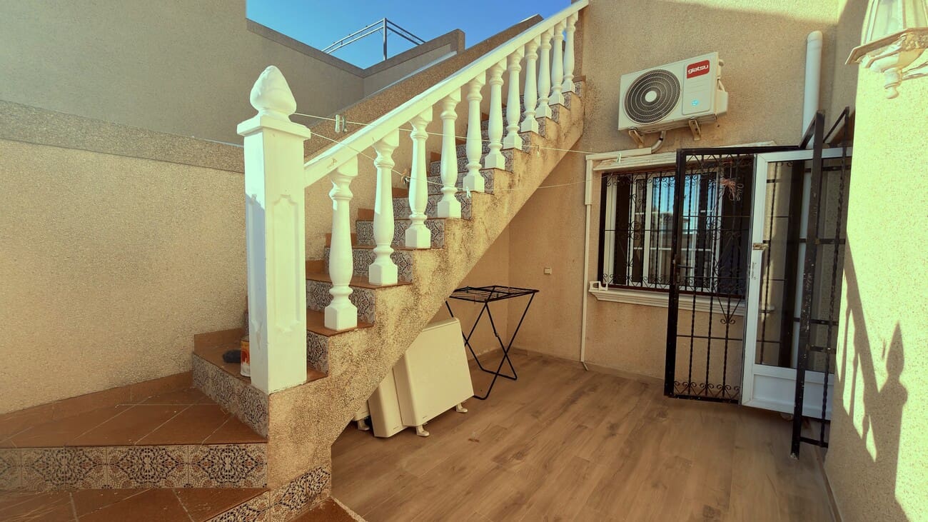 3 bedroom Semi-detached Villa for sale in Villamartin with pool garage - € 235,000 (Ref: 10106476)