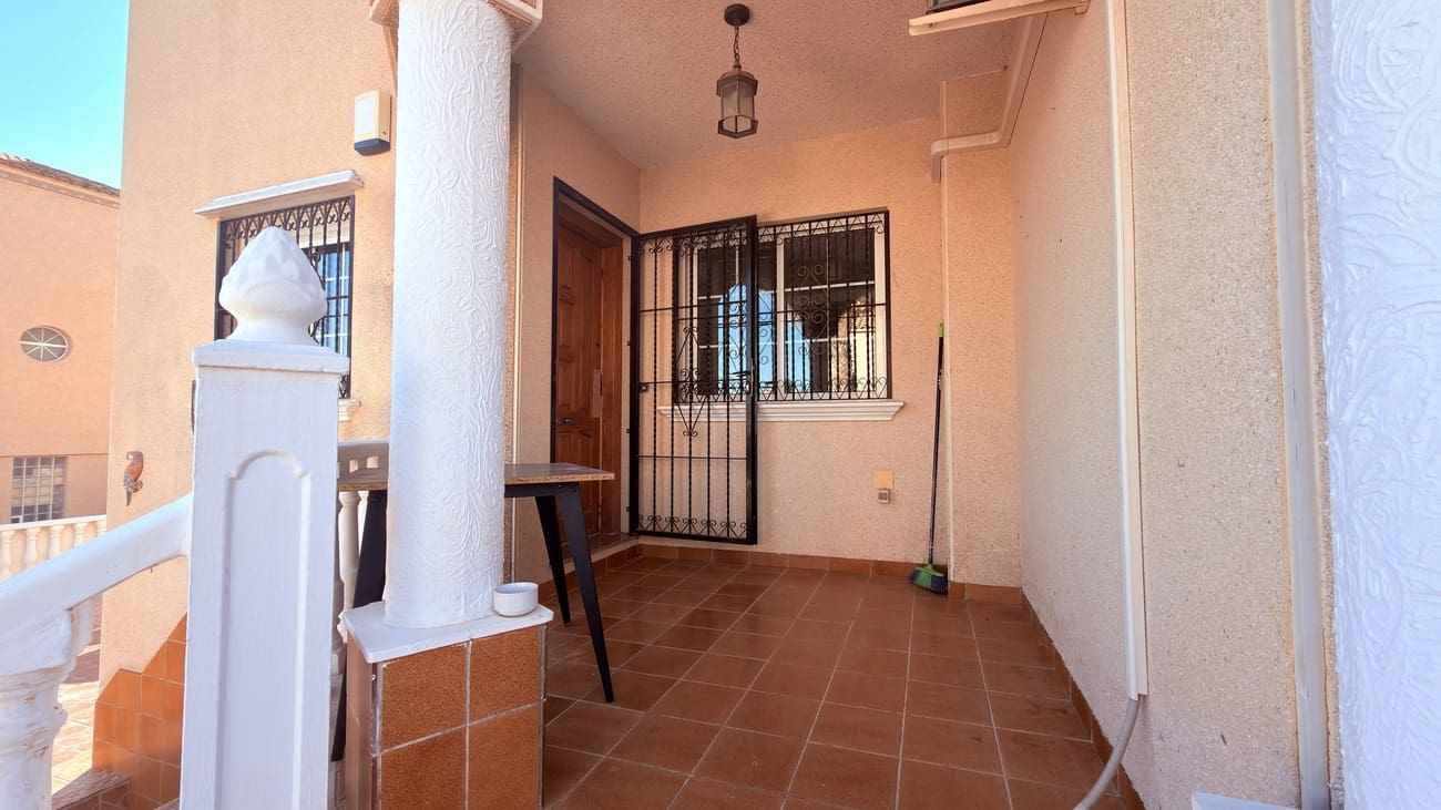3 bedroom Semi-detached Villa for sale in Villamartin with pool garage - € 235,000 (Ref: 10106476)