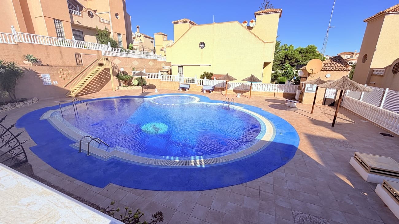 3 bedroom Semi-detached Villa for sale in Villamartin with pool garage - € 235,000 (Ref: 10106476)