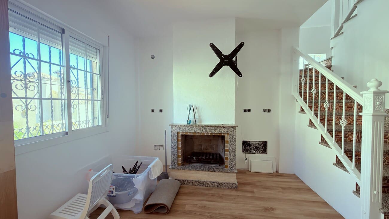 3 bedroom Semi-detached Villa for sale in Villamartin with pool garage - € 235,000 (Ref: 10106476)