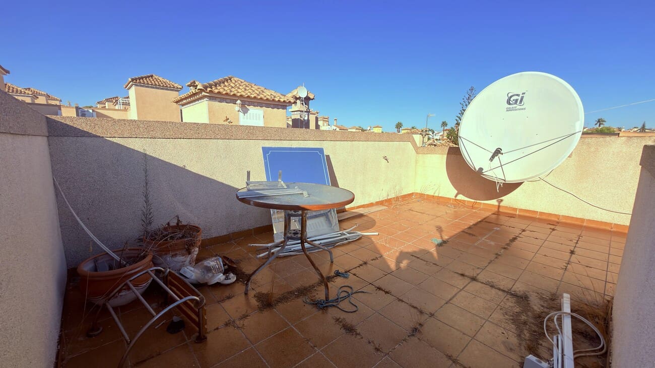 3 bedroom Semi-detached Villa for sale in Villamartin with pool garage - € 235,000 (Ref: 10106476)