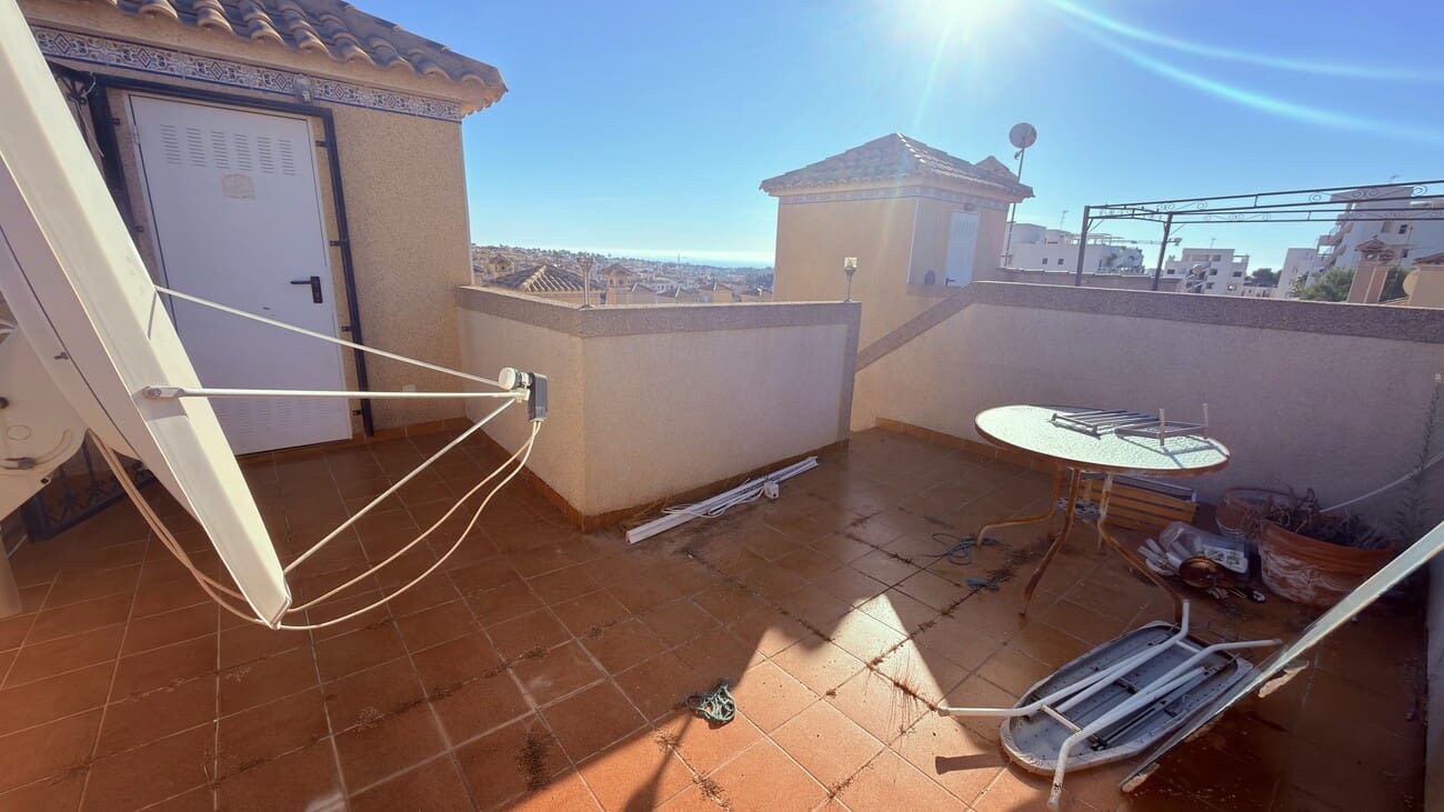 3 bedroom Semi-detached Villa for sale in Villamartin with pool garage - € 235,000 (Ref: 10106476)