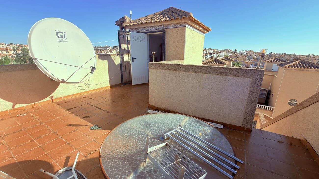 3 bedroom Semi-detached Villa for sale in Villamartin with pool garage - € 235,000 (Ref: 10106476)