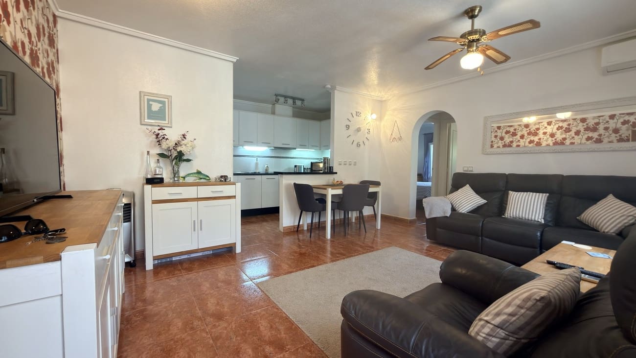 2 bedroom Semi-detached Villa for sale in Villamartin - € 175,000 (Ref: 10147944)