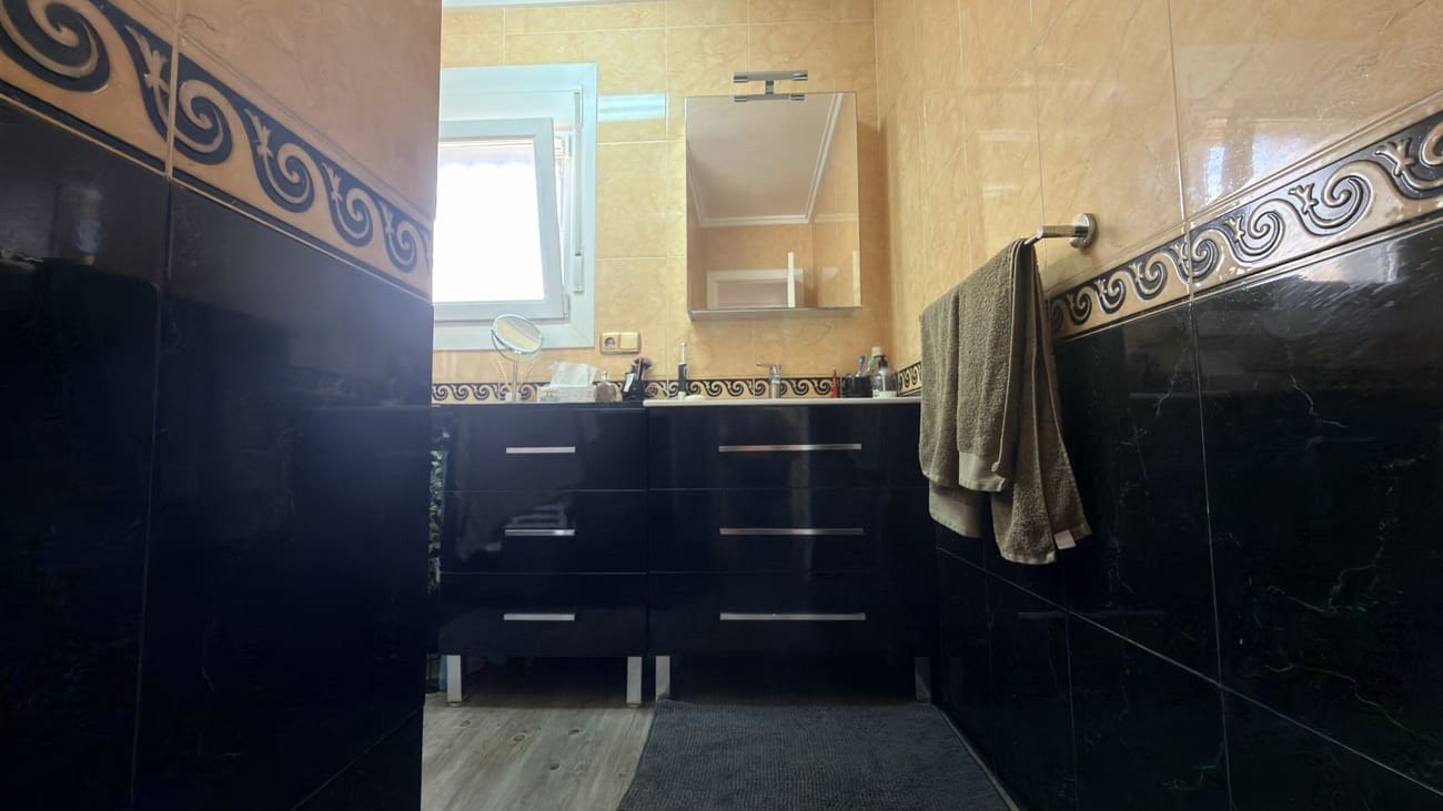 2 bedroom Semi-detached Villa for sale in Villamartin - € 175,000 (Ref: 10147944)