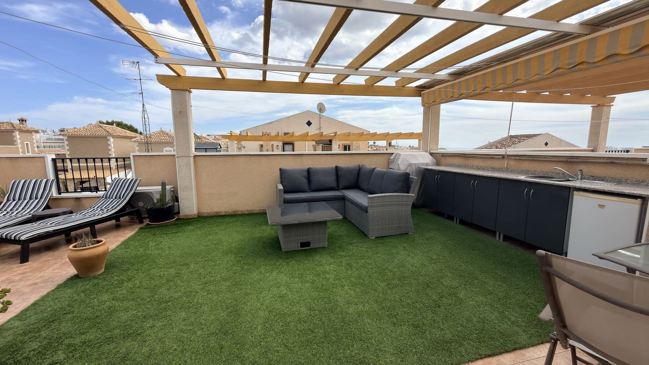 2 bedroom Semi-detached Villa for sale in Villamartin - € 175,000 (Ref: 10147944)