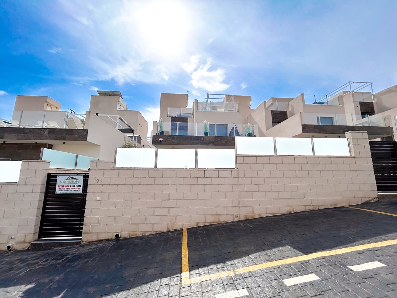 Chalet de 3 habitaciones en Villamartin en venta con piscina garaje - 379.995 € (Ref: 10177209)