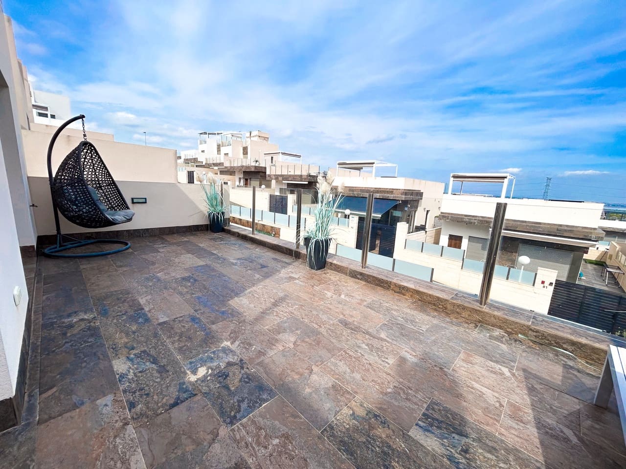 Chalet de 3 habitaciones en Villamartin en venta con piscina garaje - 379.995 € (Ref: 10177209)