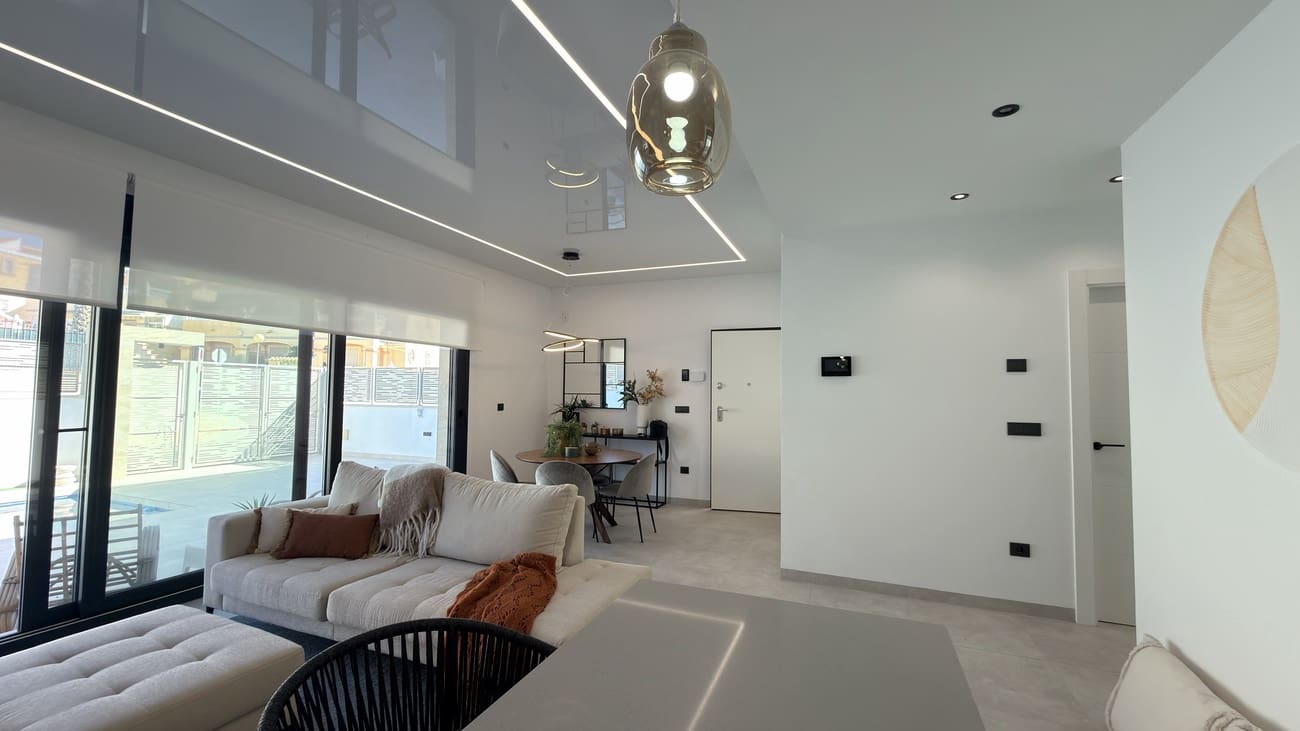 3 soverom Villa til salgs i Filipinas med svømmebasseng garasje - € 450 000 (Ref: 10183880)