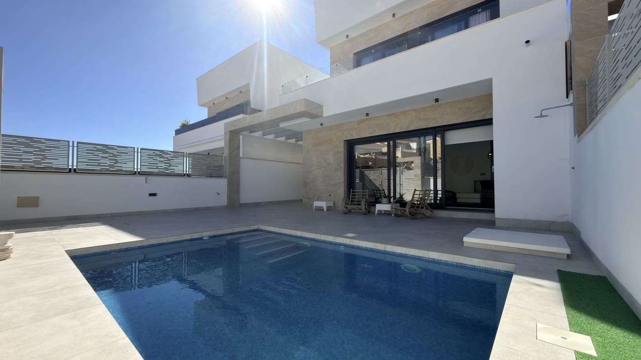 3 soverom Villa til salgs i Filipinas med svømmebasseng garasje - € 450 000 (Ref: 10183880)