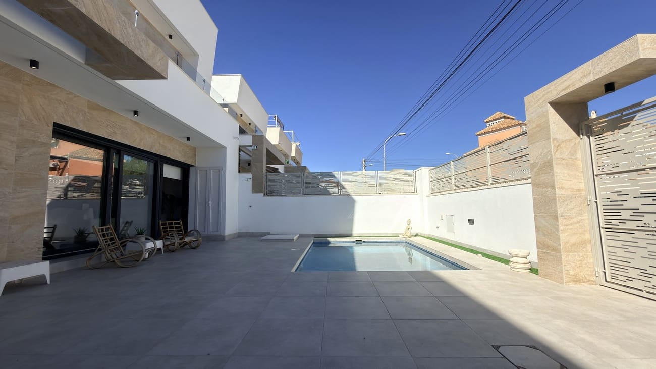 3 soverom Villa til salgs i Filipinas med svømmebasseng garasje - € 450 000 (Ref: 10183880)