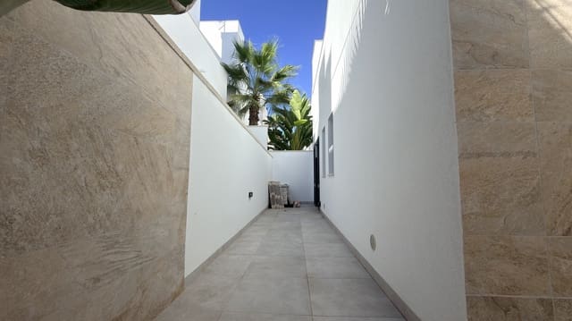 3 slaapkamer Villa te koop in Las Filipinas met zwembad garage - € 450.000 (Ref: 10183880)