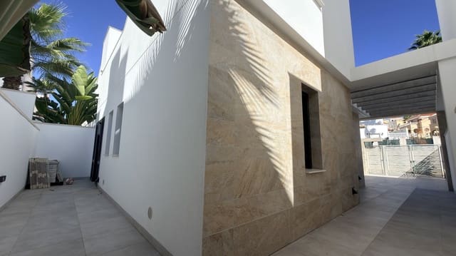 3 slaapkamer Villa te koop in Las Filipinas met zwembad garage - € 450.000 (Ref: 10183880)