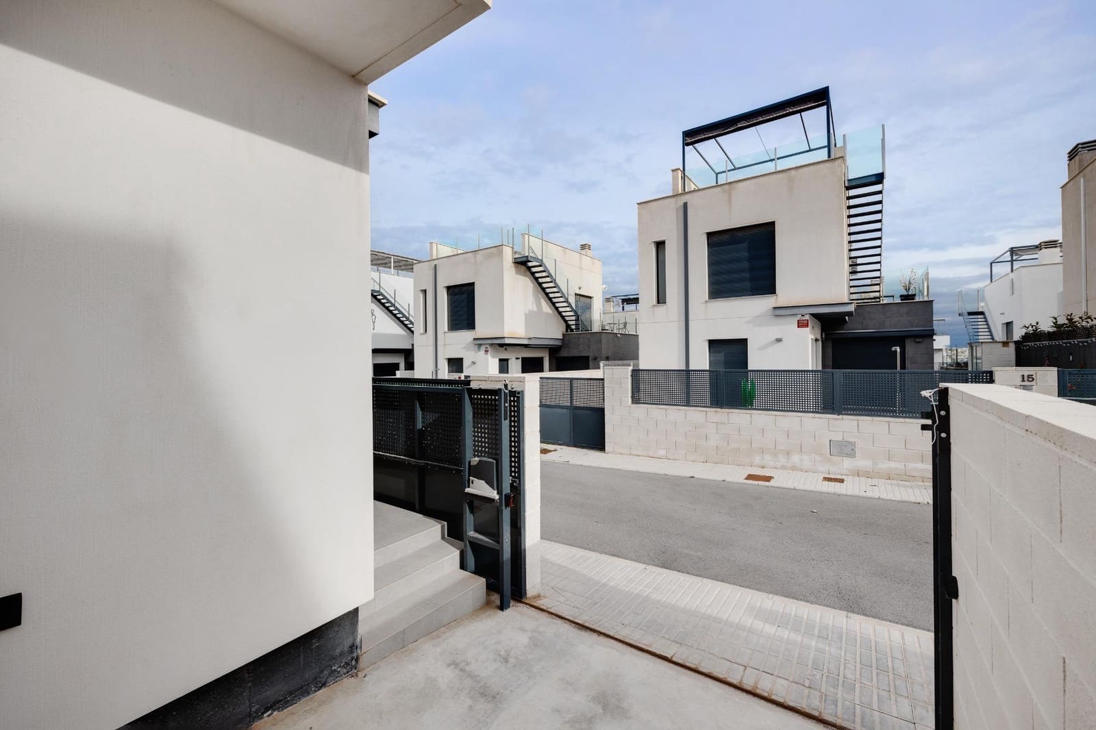 3 bedroom Villa for sale in Orihuela Costa - € 369,900 (Ref: 9722237)