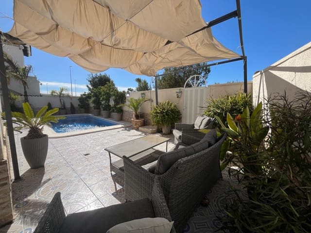 Chalet de 4 habitaciones en Playa Flamenca, Orihuela en venta con piscina garaje - 399.999 € (Ref: 9722254)