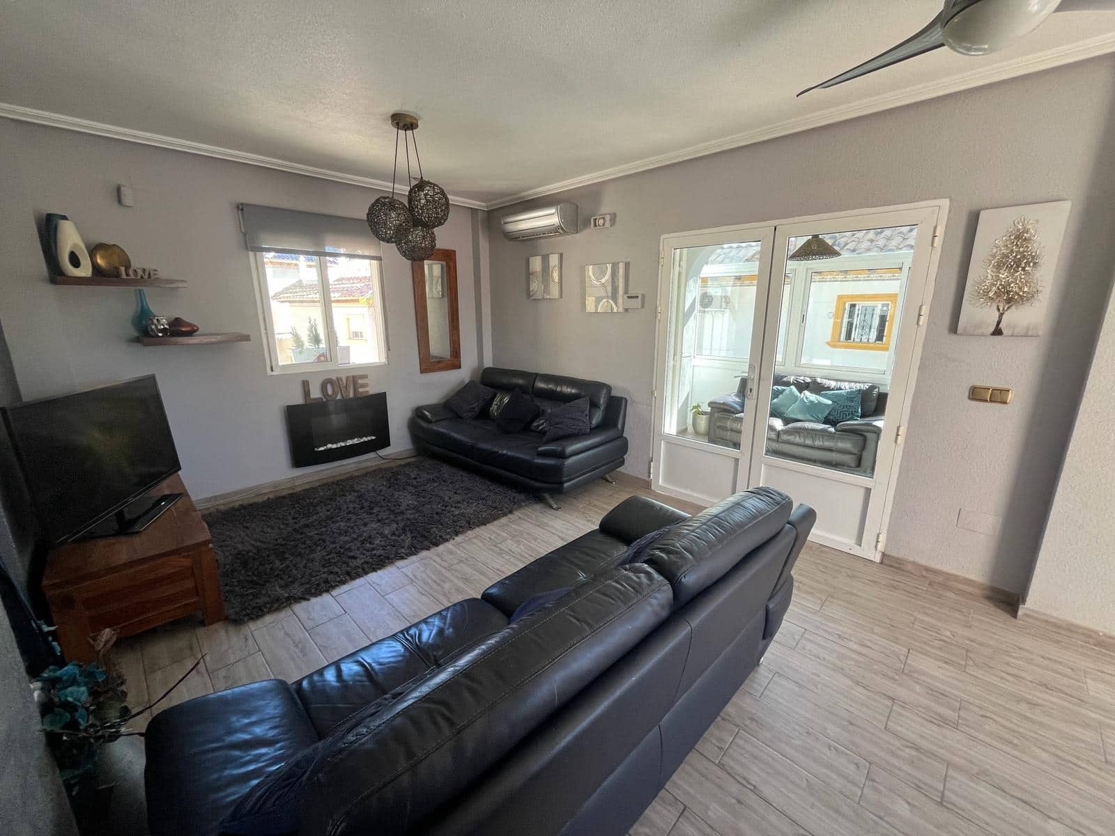 Chalet de 4 habitaciones en Playa Flamenca en venta con piscina garaje - 399.999 € (Ref: 9722254)