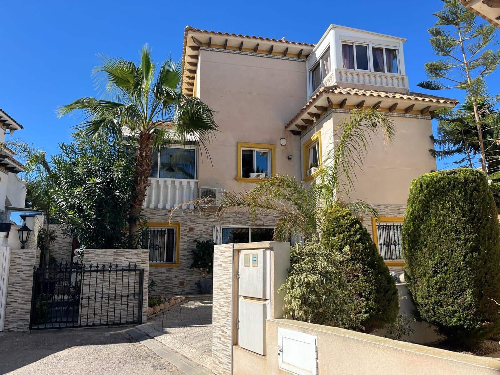 Chalet de 4 habitaciones en Playa Flamenca en venta con piscina garaje - 399.999 € (Ref: 9722254)
