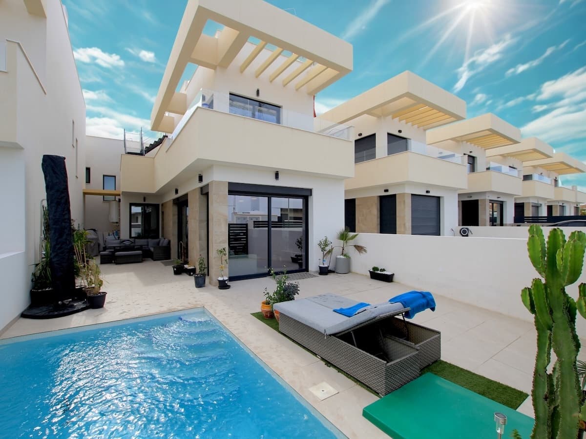 3 bedroom Villa for sale in Los Montesinos with pool - € 387,500 (Ref: 9722257)