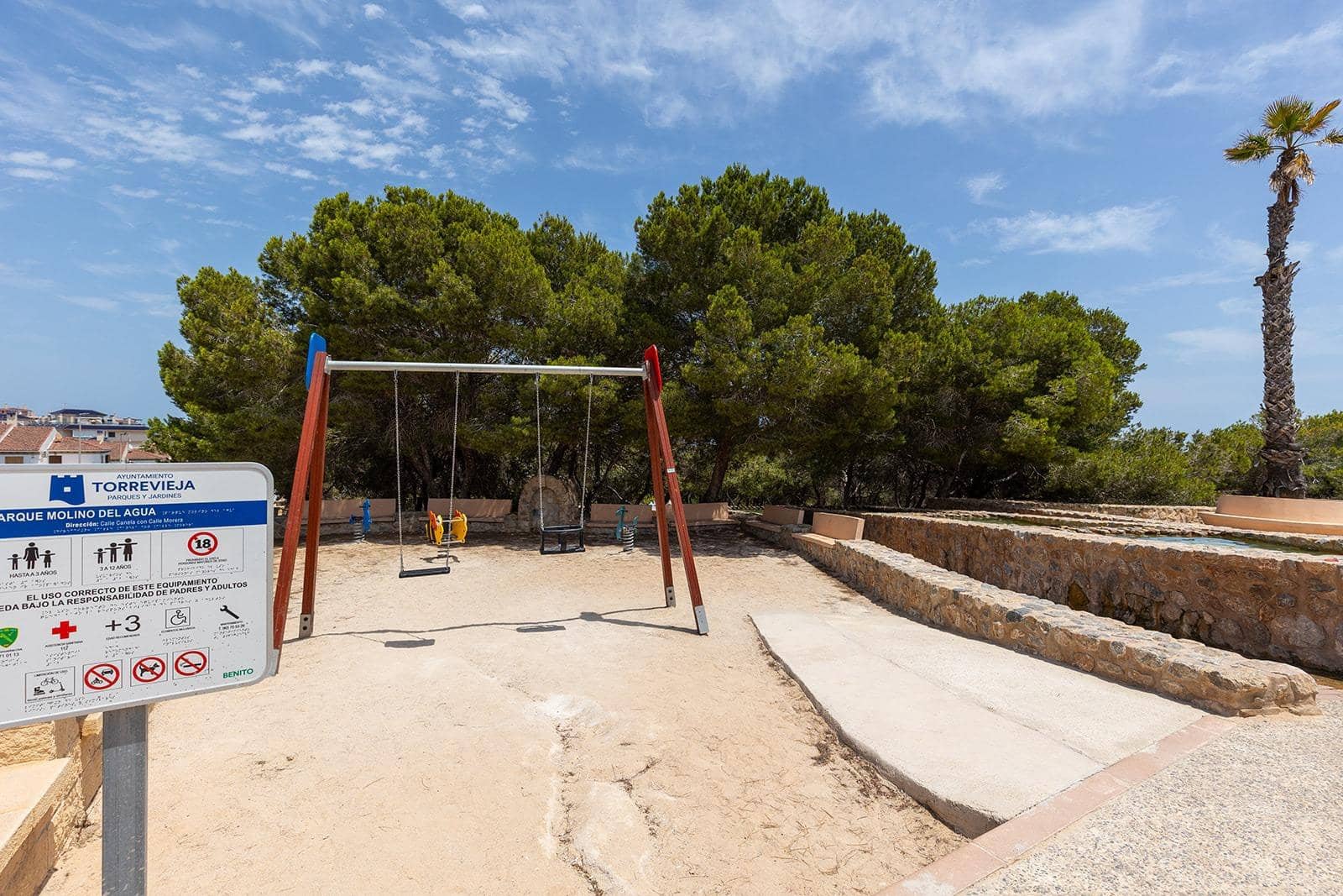 Bungalow de 2 habitaciones en Torrevieja en venta con piscina - 255.000 € (Ref: 9722284)