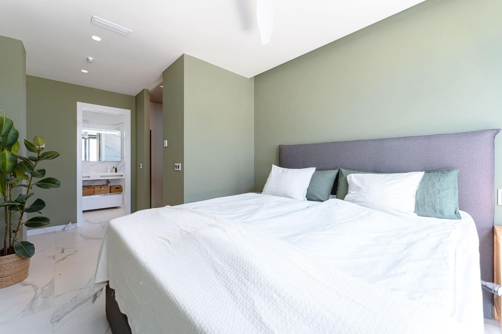 5 quarto Moradia para venda em San Miguel de Salinas com piscina garagem - 780 000 € (Ref: 9722292)