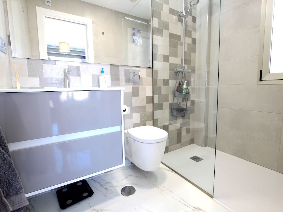 Chalet de 3 habitaciones en Villamartin en venta con piscina - 375.000 € (Ref: 9722318)