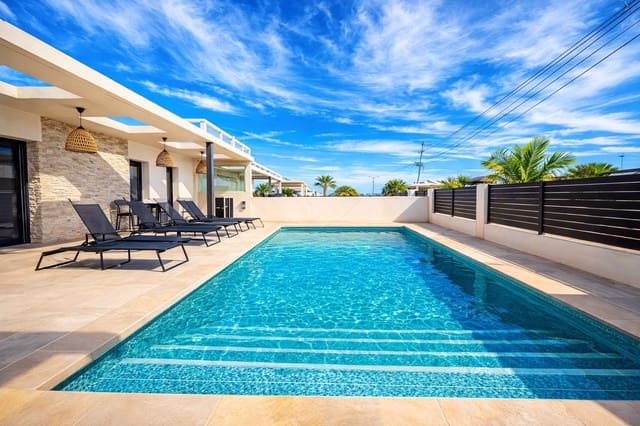 5 slaapkamer Villa te koop in Los Balcones met zwembad garage - € 849.950 (Ref: 9722325)