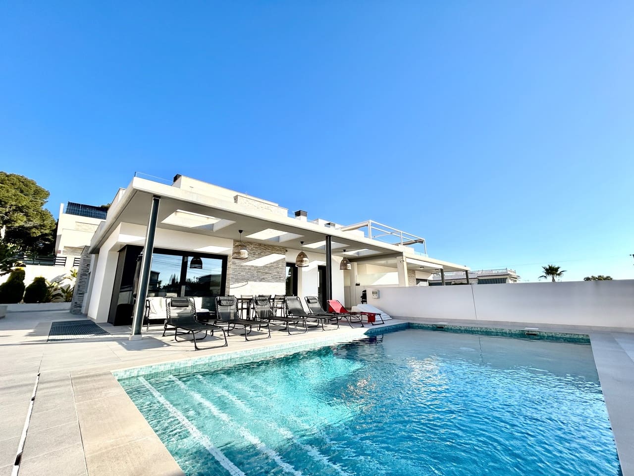 5 bedroom Villa for sale in Los Balcones with pool garage - € 849,950 (Ref: 9722325)