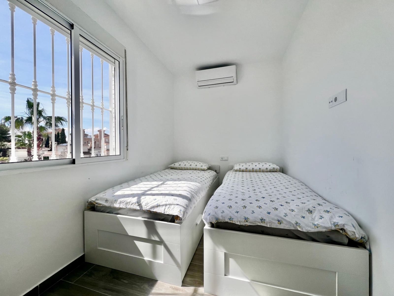 5 quarto Moradia para venda em San Miguel de Salinas com piscina - 459 000 € (Ref: 9722333)