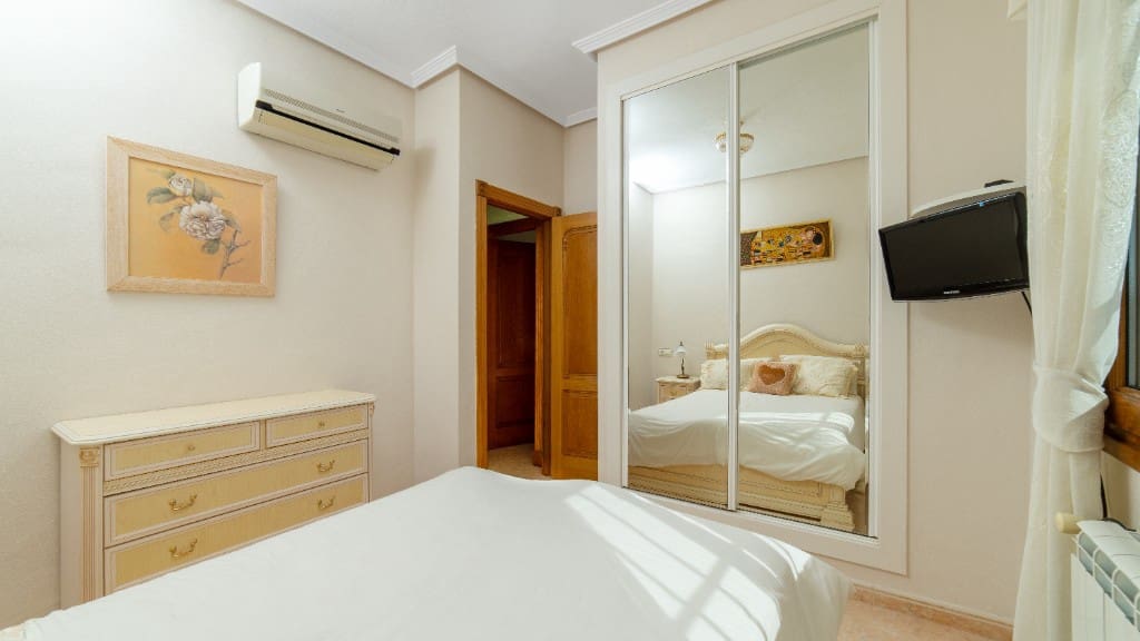 2 slaapkamer Villa te koop in Los Altos met zwembad garage - € 290.000 (Ref: 9722335)